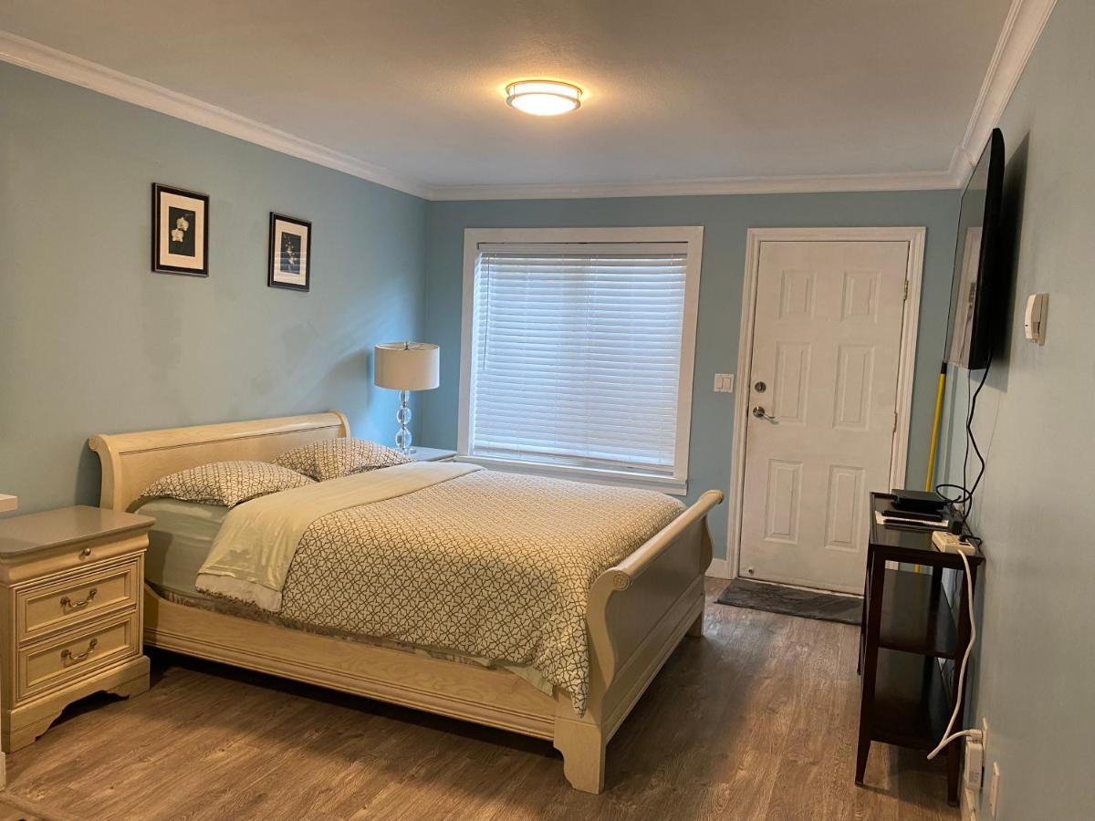 Jane'S Cozy Suite Surrey Bagian luar foto
