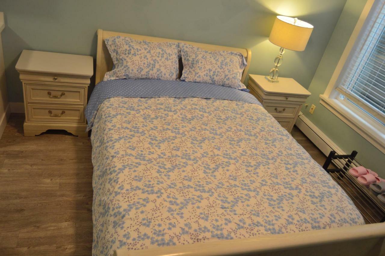 Jane'S Cozy Suite Surrey Bagian luar foto