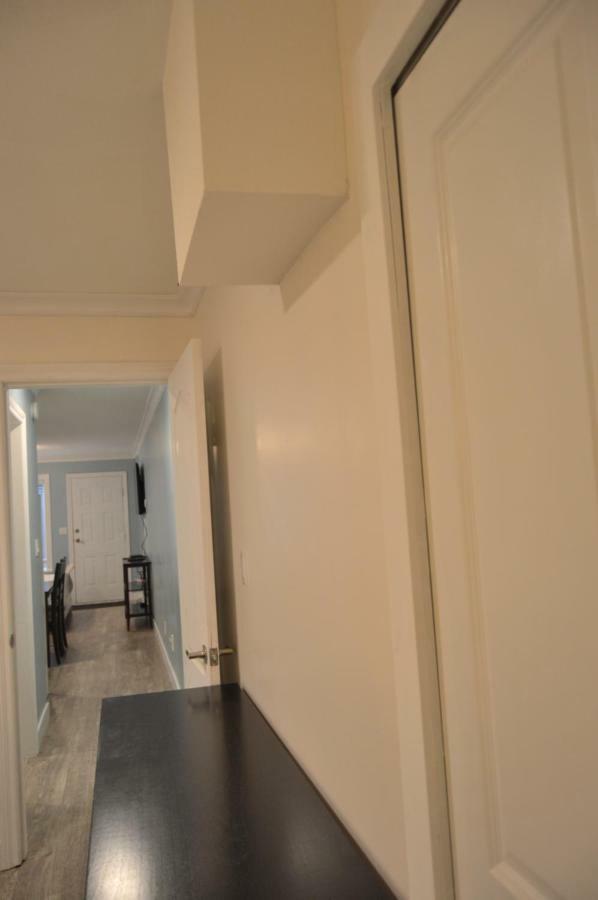 Jane'S Cozy Suite Surrey Bagian luar foto