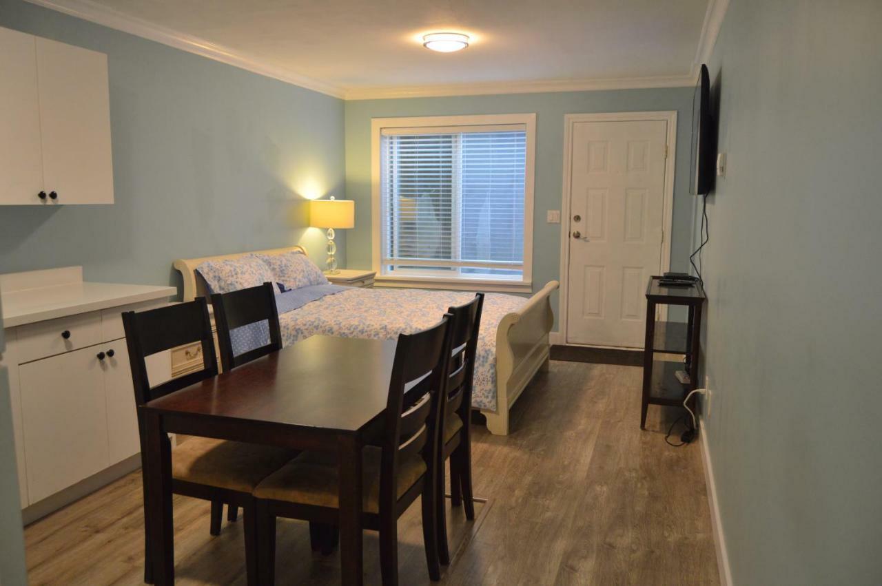 Jane'S Cozy Suite Surrey Bagian luar foto
