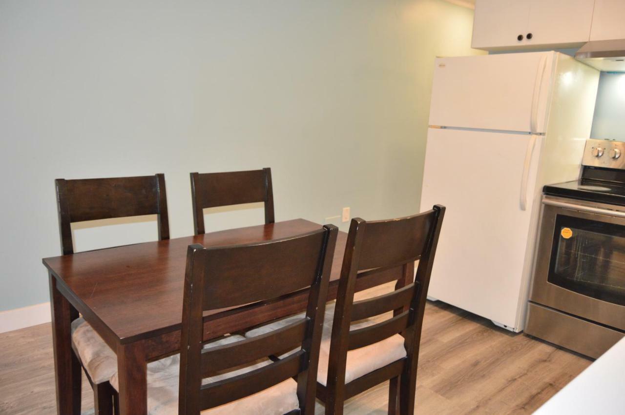 Jane'S Cozy Suite Surrey Bagian luar foto